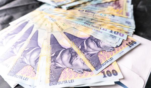Ce înseamnă pentru români verdictul Moody’s. Cum vor fi afectate ratele, locurile de muncă şi leul