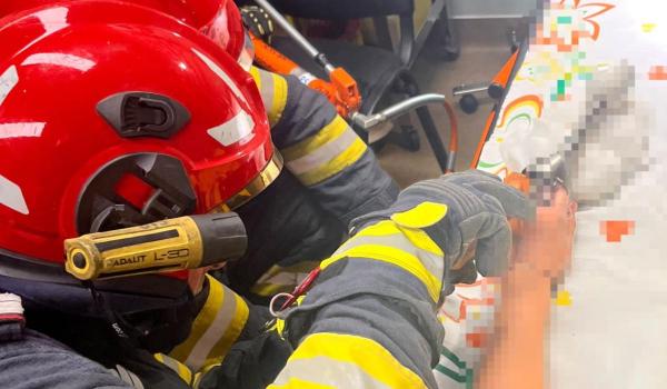 Tânără de 27 de ani, ajunsă la spital după ce şi-a prins mâna într-un mixer de bucătărie