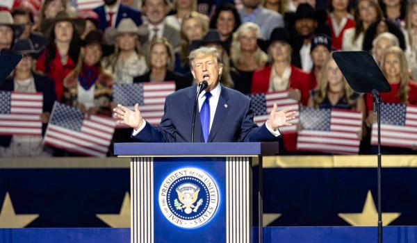 Trump promite 5.000 $ fiecărui adult din SUA dacă republicanii vor câştiga alegerile. Mai are o condiție