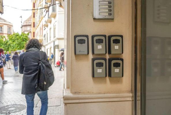 Airbnb ar putea fi restricționat în mai multe orașe din UE. Comisia Europeană propune noi reguli
