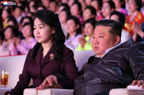 Servicii de informaţii sud-coreene: Fiica lui Kim Jong Un ar avea un frate sau o soră mai mică