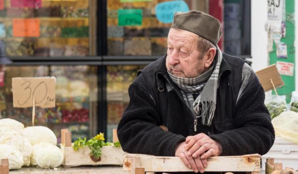 Un bărbat oferă 5.500 de euro celui care îl ajută să găsească o gospodărie la țară. Ce condiţii are