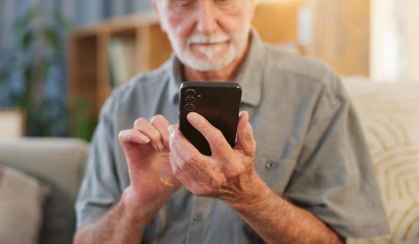 S-a lansat noul portal al Casei de Pensii. Ce documente şi servicii pot accesa pensionarii online