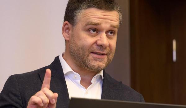 Ciucu: Cantina STB are o pierdere de 2 milioane de lei pe an, dar fac nunţi şi botezuri