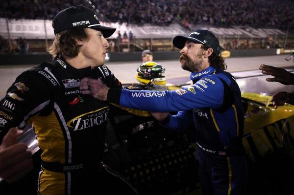 Doi piloţi NASCAR s-au luat la bătaie după o cursă