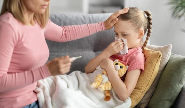 Ce putem face pentru a-i proteja pe copii de virozele de sezon. Sfaturile medicului