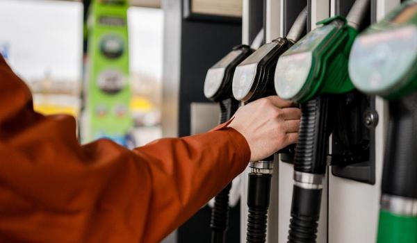 Preţul la motorină premium este în creştere, faţă de cel afişat în ziua precedentă
