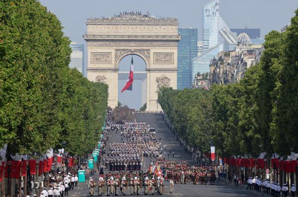 Macron îi răspunde lui Trump, care vrea să construiască un Arc de Triumf în SUA: "Parisul rămâne Paris!"