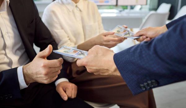 Județul cu cele mai mici salarii medii din România. Diferența față de București ajunge la 3.000 de lei