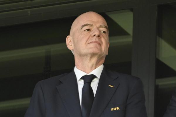Gianni Infantino, şeful FIFA, are tot mai mulţi duşmani în lumea fotbalului