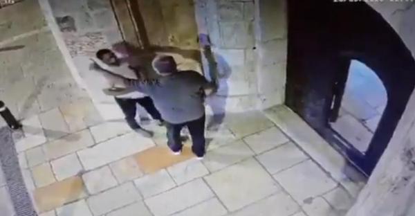 Momentul în care un bărbat evreu a vrut să urineze pe mănăstirea armeană Sfântul Iacob din Ierusalim