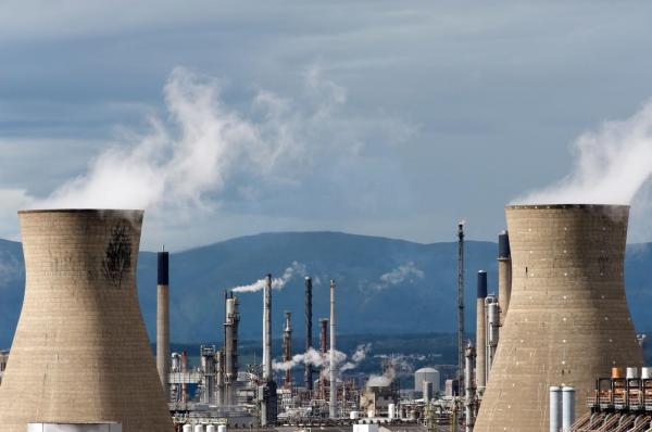 Rafinăriile din Europa fac profituri uriaşe din benzină, pe fondul crizei globale de aprovizionare