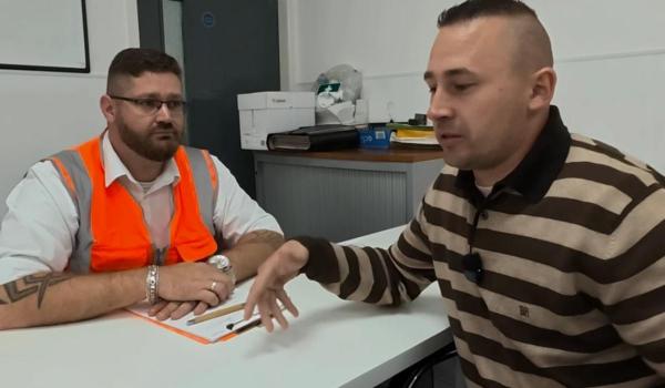 Cât câștigă un român care lucrează pe șantier în Irlanda. Își ia banii în fiecare săptămână