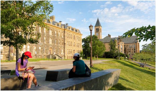 O studentă de la Cornell susține că a fost violată 7 ore de mai mulţi tineri. Ancheta, redeschisă după 2 ani