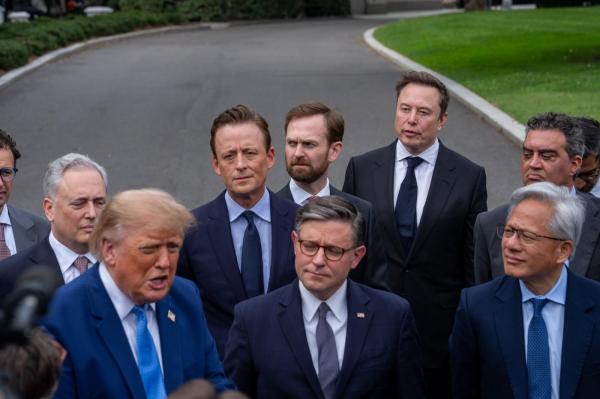Marile companii AI au semnat un cod de conduită, în prezenţa lui Trump. "Este aproape ca o Constituţie"