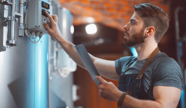 Se închide o fabrică veche de 400 de ani. Aproape 100 de angajaţi rămân fără loc de muncă