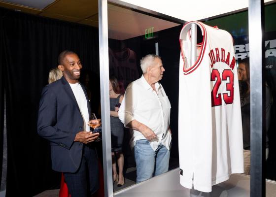 Suma record pentru care a fost vândut tricoul purtat de Michael Jordan în finala NBA 1998