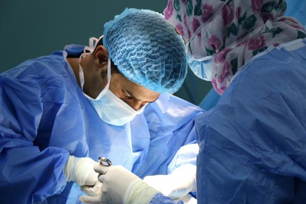 Două din trei proceduri de avort se fac la privat. Jumătate din spitalele de stat refuză intervenţia