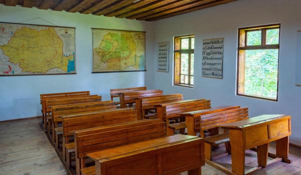 Judeţul cu 124 de şcoli fără autorizaţie sanitară. 12 încă au toaletele în curte