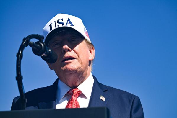Trump acordă prioritate Poloniei și Ungariei la vize. Programările rămân suspendate în alte țări