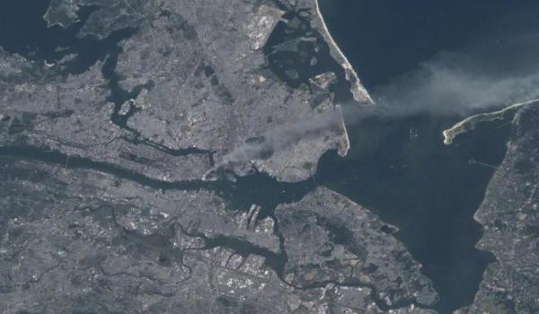 În urmă cu 25 de ani, un astronaut NASA a surprins din spațiu o imagine a atentatelor de la 11 septembrie