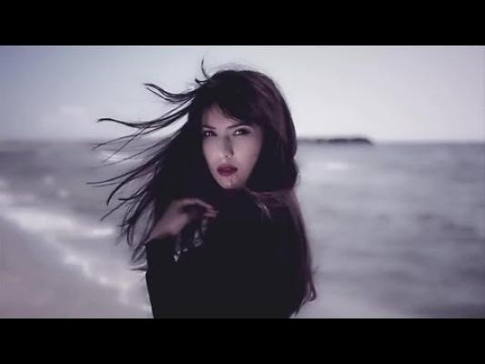 Alexandra Bădoi, prezentatoarea rubricii Meteo de la Observator, a lansat un nou videoclip!