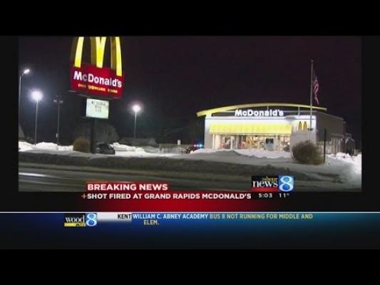 Nu te pui cu oamenii flămânzi. Dai comnda prost şi primeşti un glonţ