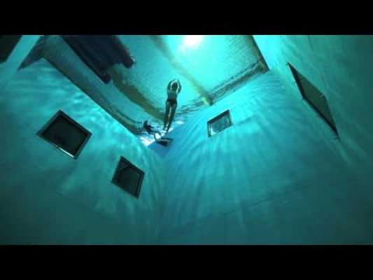 Cea mai ADÂNCĂ PISCINĂ din LUME! Ai CURAJ să TE BAGI?!