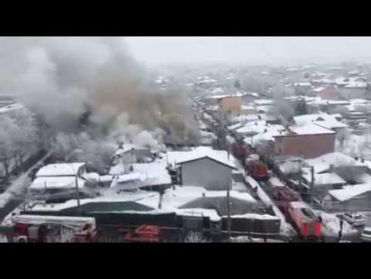 Incendiu puternic în Capitală, mai multe case din zona Berceni au ars! Focul este sub control, nu se mai extinde