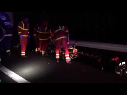 IMAGINI DRAMATICE: un TIR românesc a zdrobit o maşină, în Ungaria (VIDEO, GALERIE FOTO)