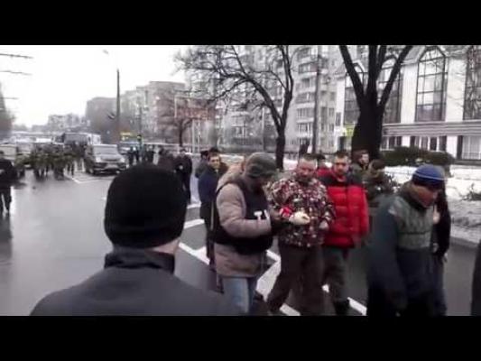 VIDEO! Rebelii proruși au expus prizonieri ucraineni pe străzile din Donețk