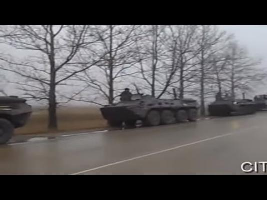 VIDEO: Ruşii au trimis blindatele armatei la Simferopol!
