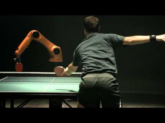Un robot versus o legendă a tenisului de masă! Cine va câştiga?!
