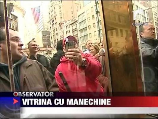 Vitrina cu manechine