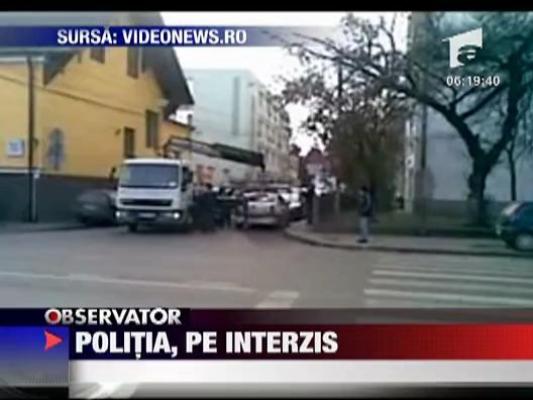 Politia, pe interzis