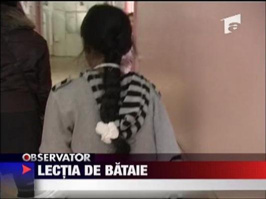 Lectie de bataie: o diriginta i-a rupt mana unei eleve