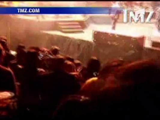 L-a aruncat de pe scena lui Jay Z