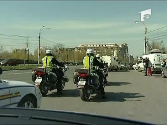 Cascadorii rasului! Politistii s-au lovit intre ei!