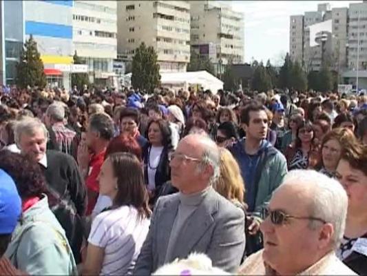 Profesorii nu renunta la proteste