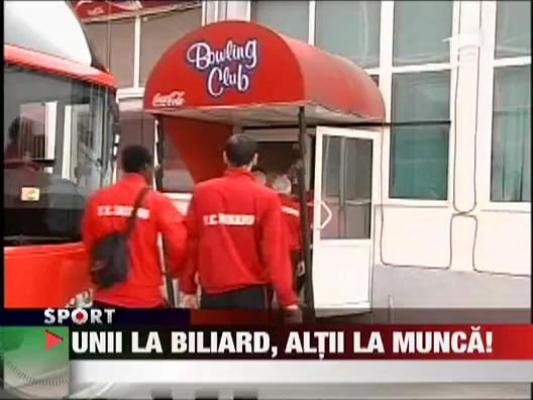 Unii la biliard, altii la munca!