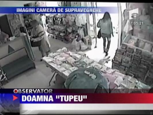 Hoata cu tupeu