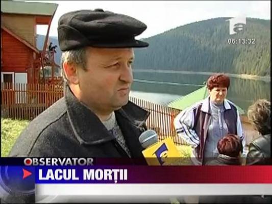 Noi cautari dupa tinerii inecati in Lacul Fantanele