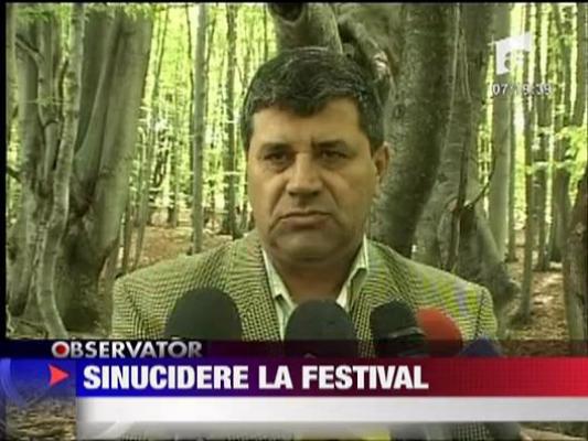 Sinucidere la festival