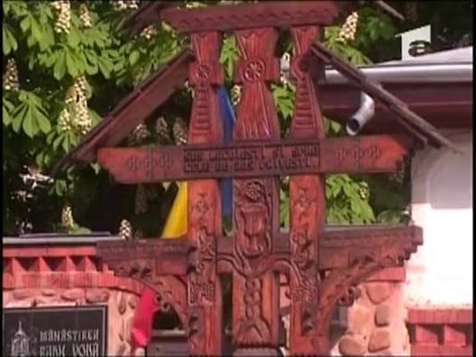 Patru tineri au incercat sa fure aseara moastele Sfantului Nectarie