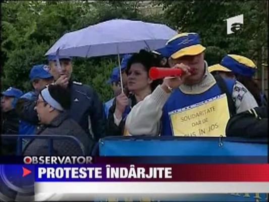 Proteste in fata Palatelor Cotroceni si Victoriei