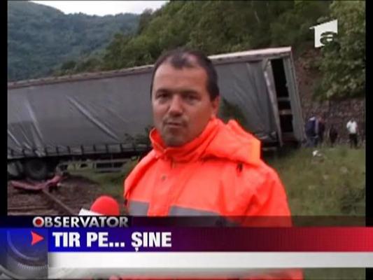 Cu TIR-ul pe sinele de tren