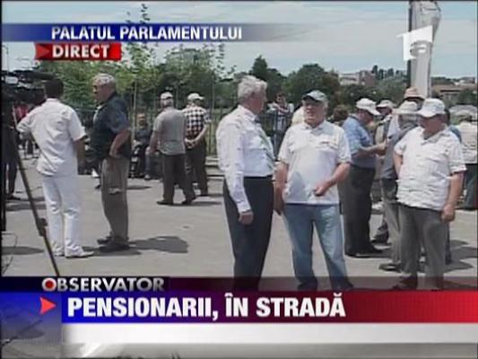 Pensionarii, in strada