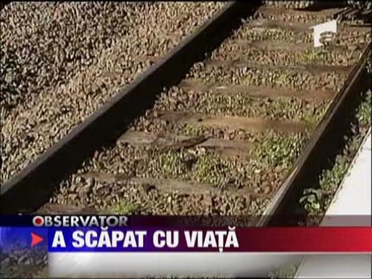 Copil in carucior, scapat in fata metroului