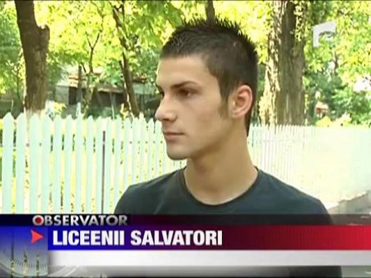 Liceeni salvatori!