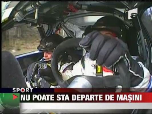 Nu poate sta departe de masini